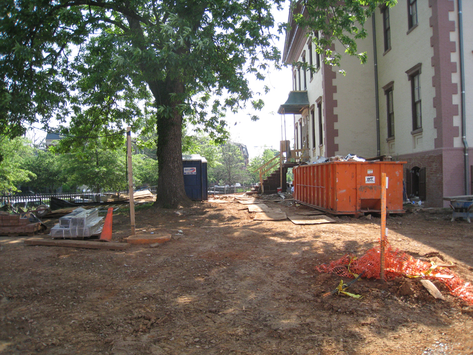 Grounds--North side along Pennsylvania Ave. - May 23, 2011