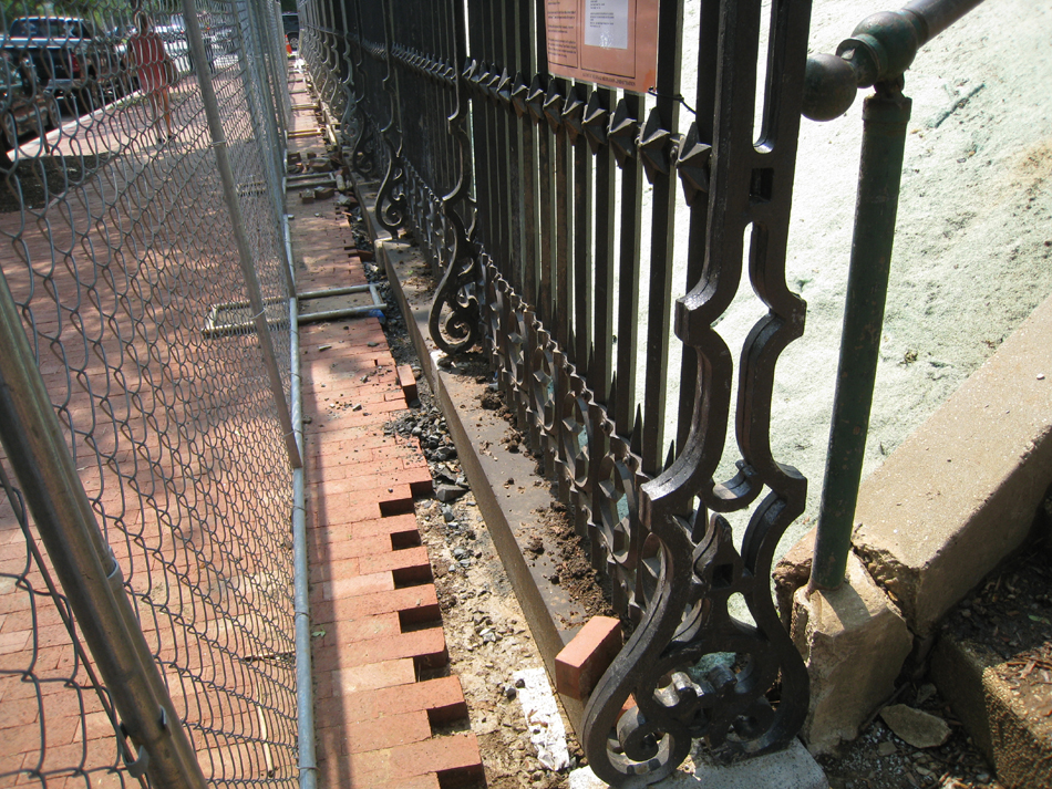 Fence--Completed fence setting on Pennsylvania Ave. - June 10, 2011