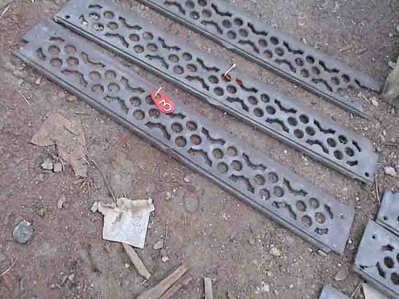 Many of the riser panels were intact, but others were cracked or just broken. These were 
carefully dismantled and recorded so that they could be reinstalled after restoration and/or 
repair.